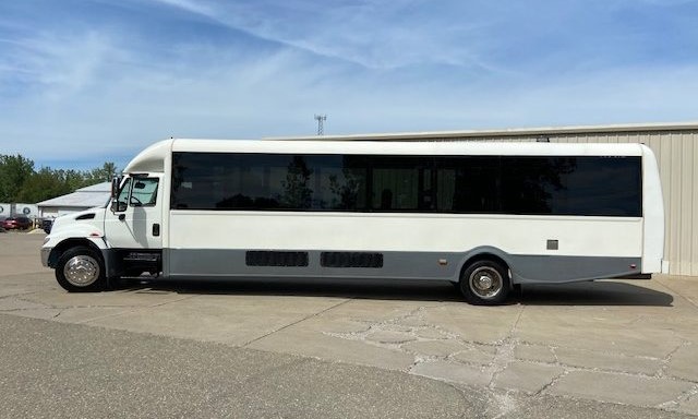 39_luxury_shuttle